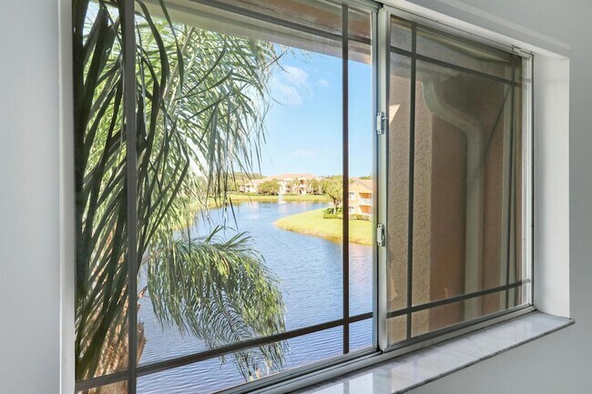 Building Photo - 181 SW Palm Dr
