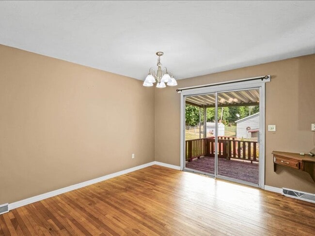 Building Photo - Get $725 off your security deposit OR $250...