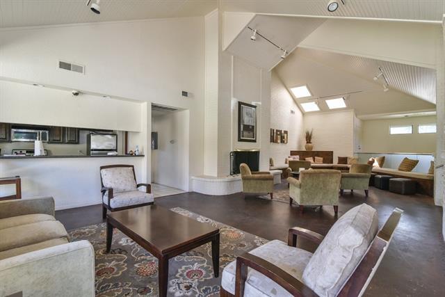 Building Photo - 1906 Emerald Pl