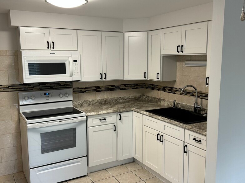 Building Photo - 192 Linden Ave