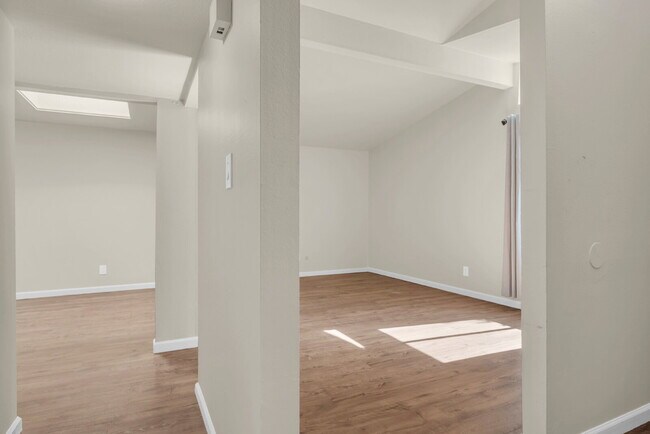 Building Photo - Move-In Ready 3BR/2BA Near UC Davis, Pets Welcome