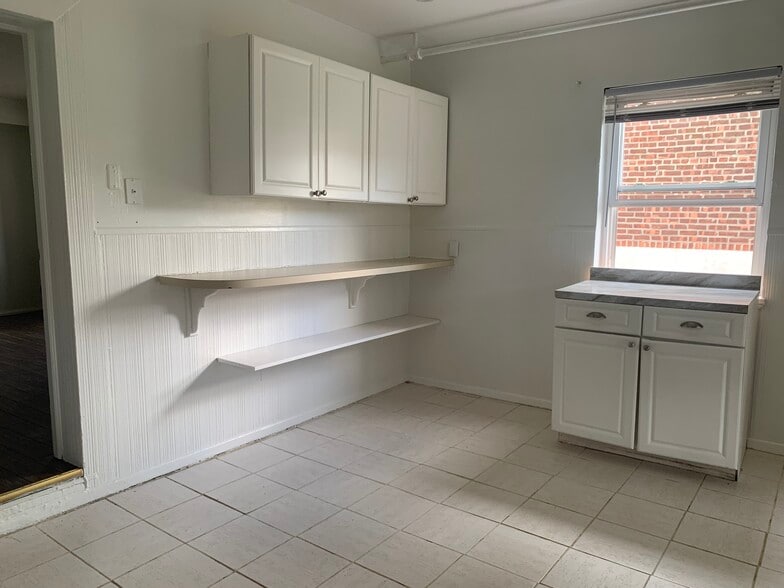 Kitchen - 3334 Kingsland Ave