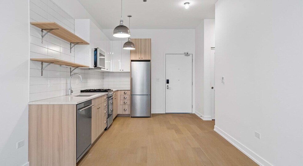 Building Photo - 5430 N Sheridan Rd