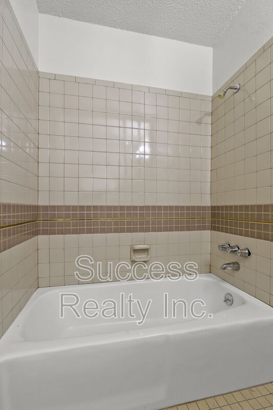 Building Photo - 5440 Viceroy Dr