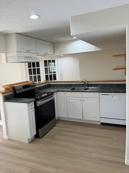 Building Photo - 1117 E 200 S