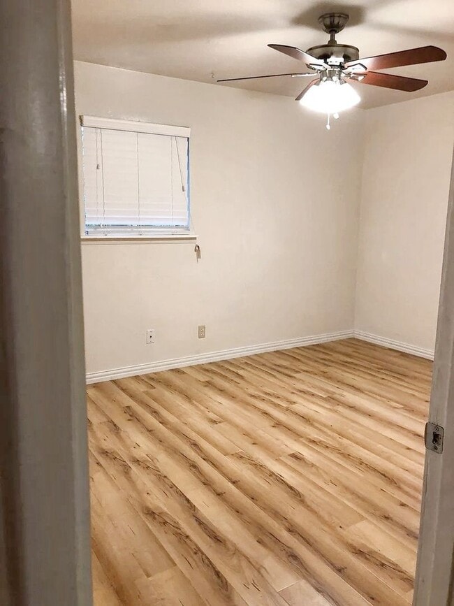 Building Photo - 1911 Mimosa Dr