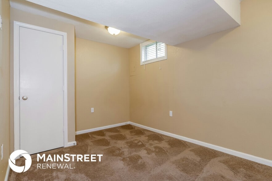 Building Photo - 715 McCaffree Cir