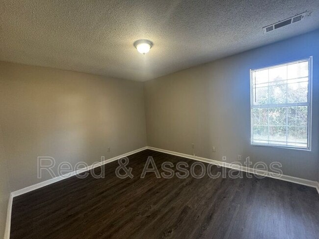 Building Photo - 4355 Cleopatra Dr