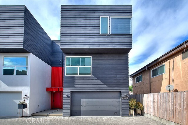 Primary Photo - 2925 Cloverdale Ave