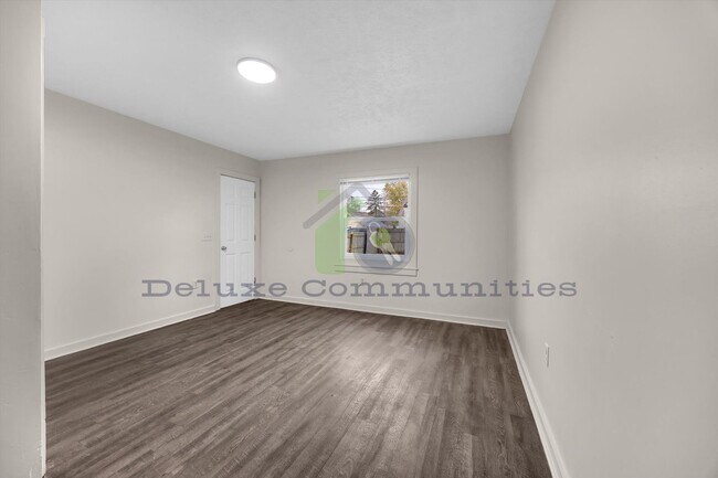 Building Photo - Spacious 4 Bedroom- Whole Home!