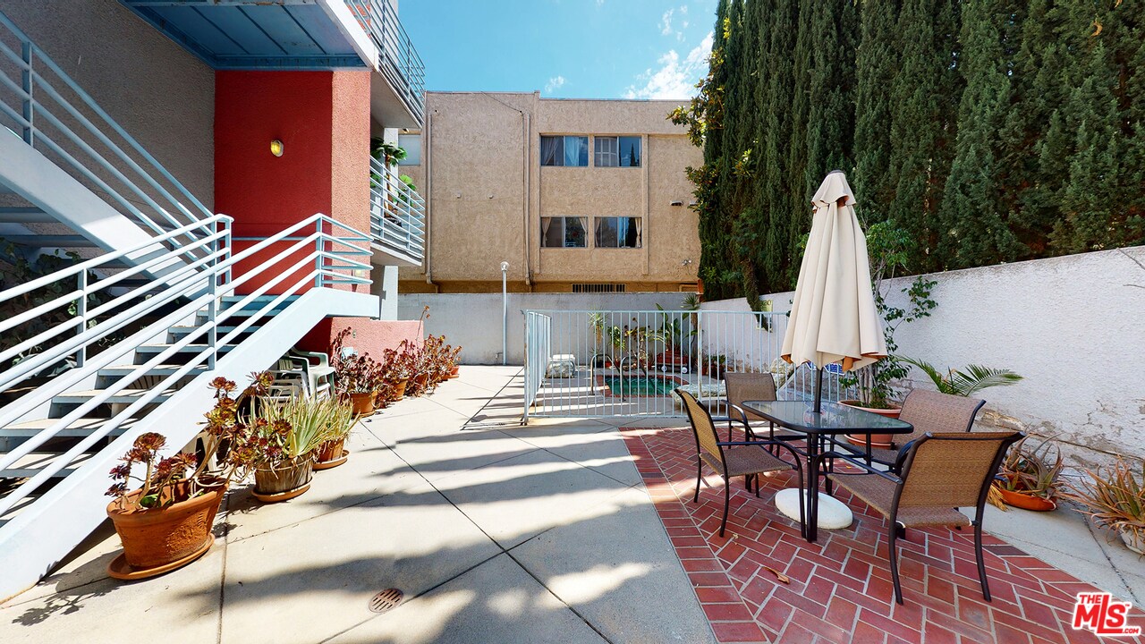 Building Photo - 5151 Balboa Blvd