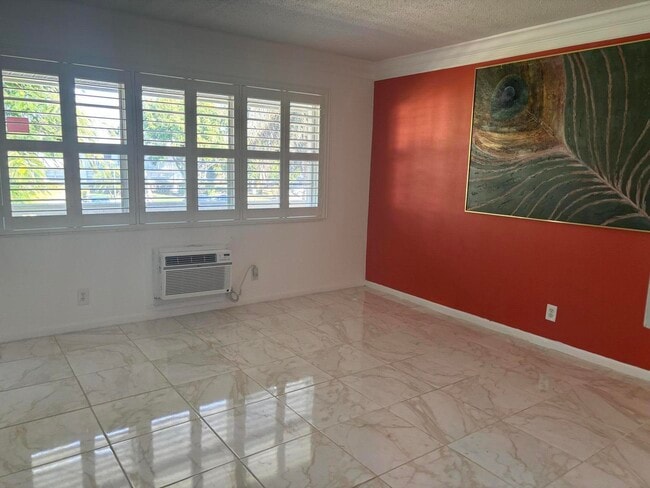 Building Photo - 87 Windsor D