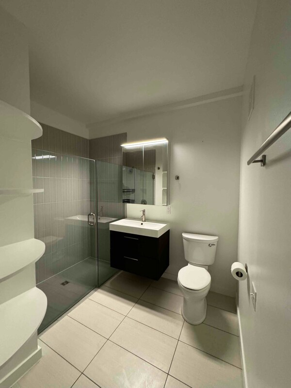 Building Photo - 336 E 1st Ave