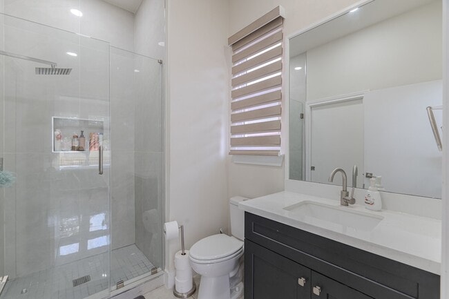 Building Photo - 6510 Sussex Ct