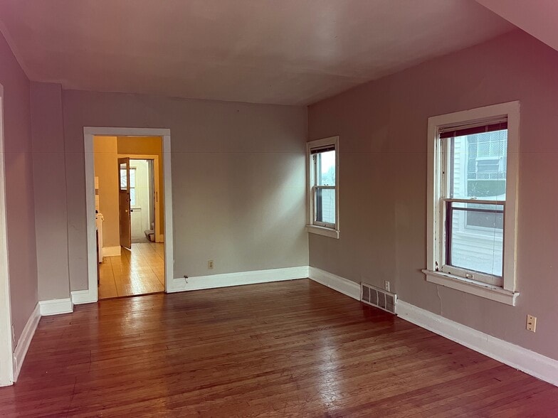 Building Photo - 3260A N Newhall St