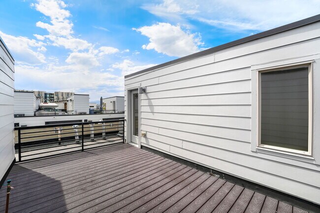 Building Photo - 1276 W 11th Ave