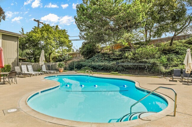 Building Photo - Pet Friendly & Remodeled 1BR Condo Near SDSU with Pool and Large Balcony