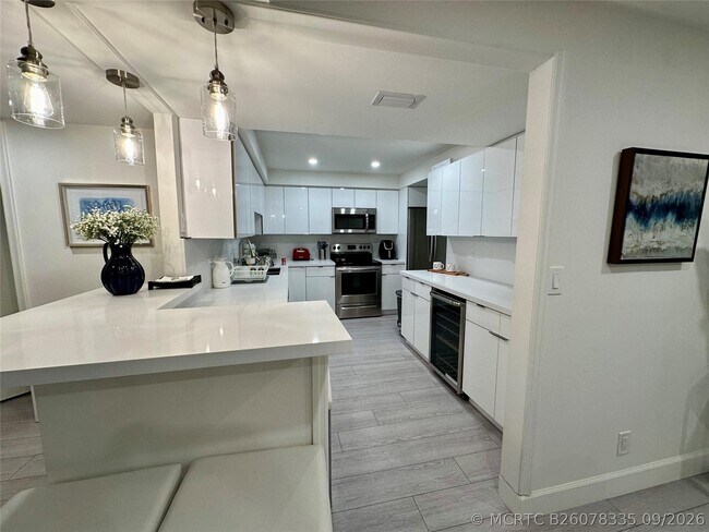 Building Photo - 5100 N Ocean Blvd