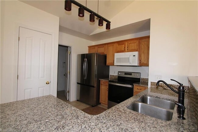 Building Photo - 2133 Rindle Dr