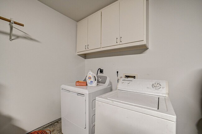 Building Photo - 5838 Larkin St