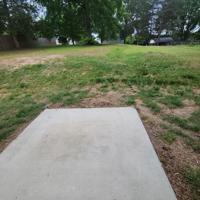 Building Photo - 4 Bedroom House with Double Garage FOR REN...
