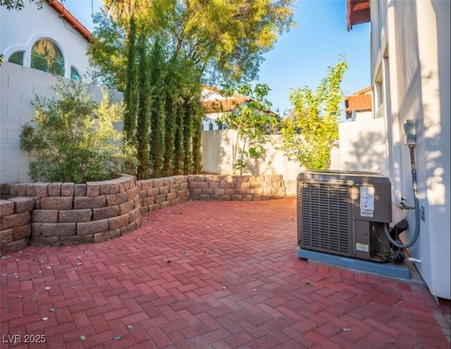 Building Photo - 8778 Villa La Rae Ave