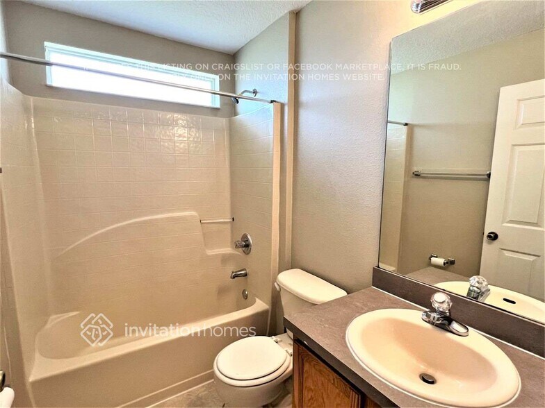 Building Photo - 1300 Navarre Dr