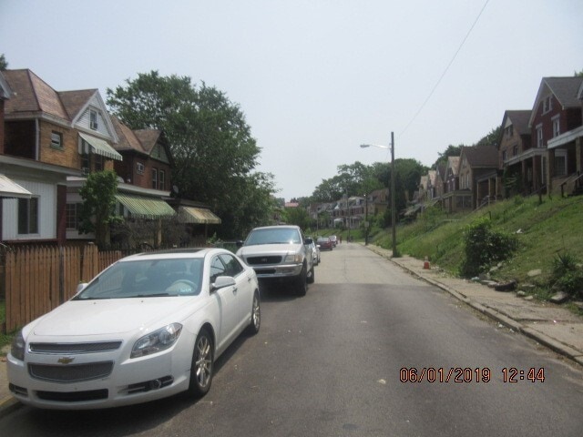 Building Photo - 324 Moore Ave