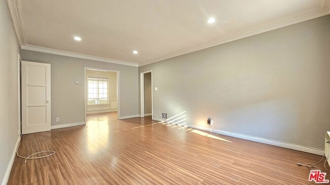Building Photo - 1020 S Norton Ave