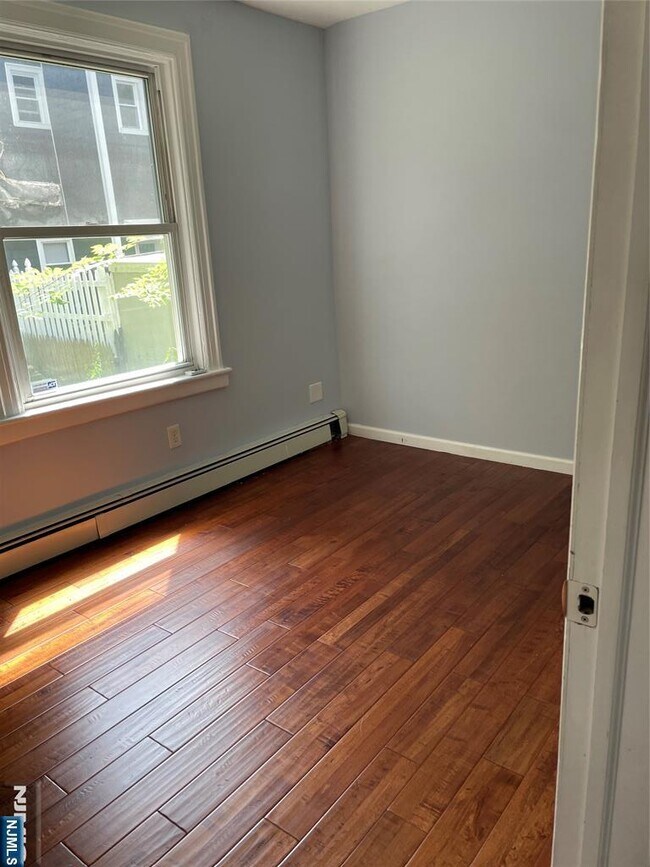 Building Photo - 148 Nesbit St