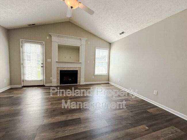Building Photo - 225 Shakerstone Dr