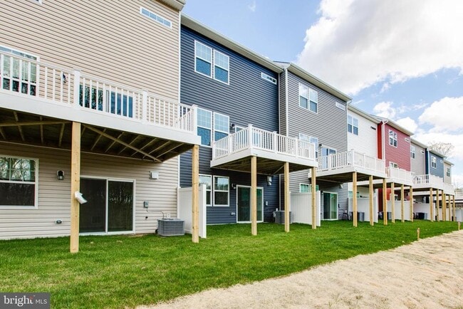 Building Photo - 3117 Laurel Hl Rd