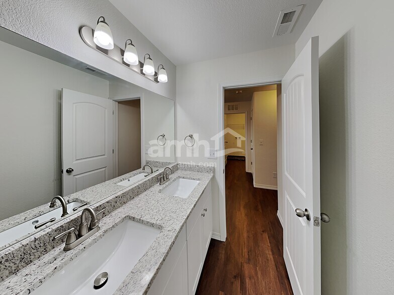 Building Photo - 11342 Avena Rd