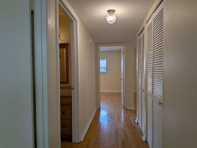 Building Photo - 3 Bedroom Condo in Hidden Ridge Condominiums