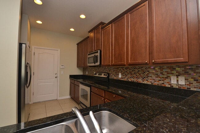 Building Photo - Gorgeous 3/2.5 Townhome in East Orlando ~ ...
