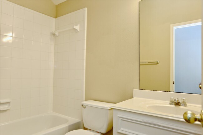 Building Photo - 2515 Hyland Park