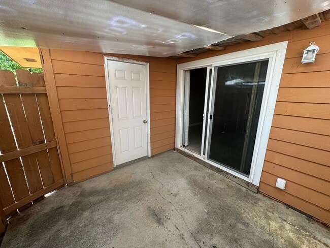 Building Photo - Gulf Breeze - Greenbriar Estate - 2 bedroom, 1 bathroom