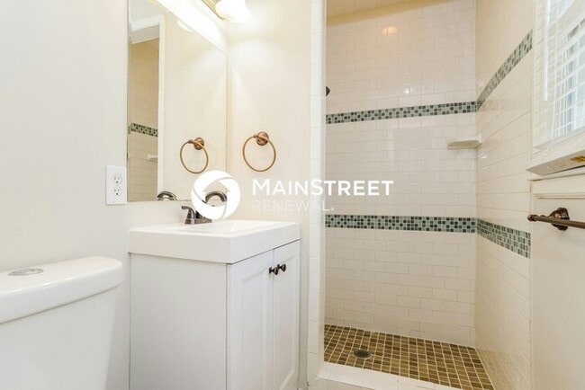 Building Photo - 3 Bedroom Pet-Friendly Home in KANSAS CITY, MO with Main Street Renewal