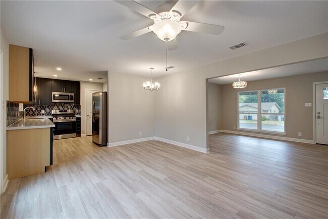 Building Photo - 8808 Clarewood Dr