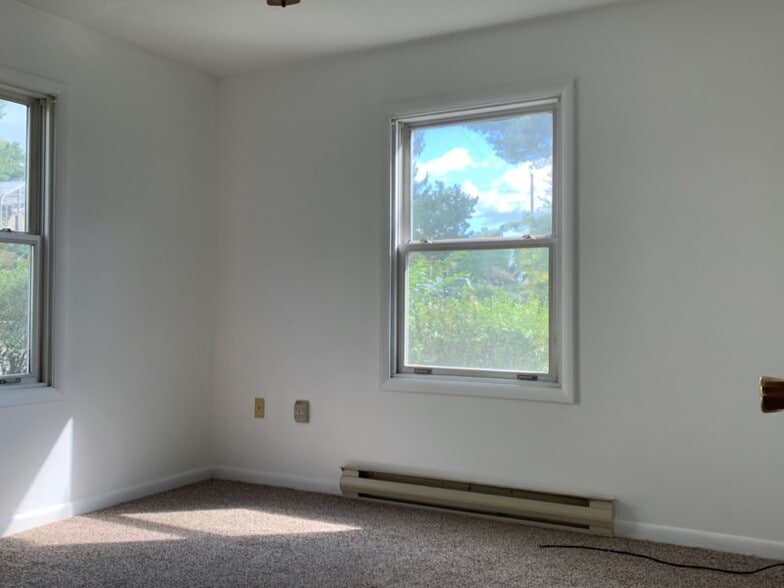 Building Photo - 703 S 28th St