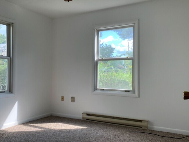 Building Photo - 703 S 28th St