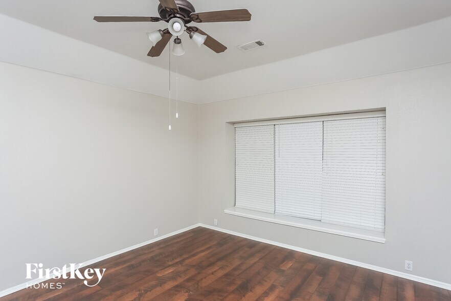 Building Photo - 2852 Maple Creek Dr