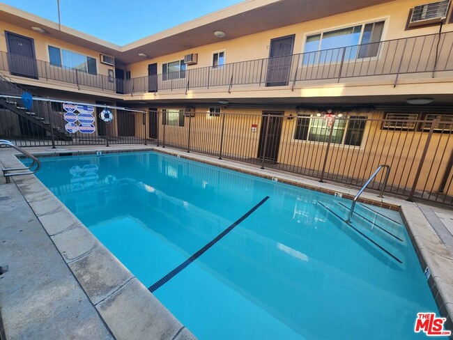 Primary Photo - 3224 Chapman St