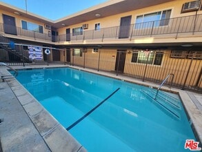 Building Photo - 3224 Chapman St