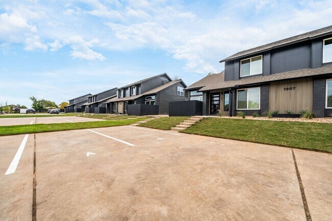 Building Photo - Stunning 2 bed / 2 bath condo in North Austin