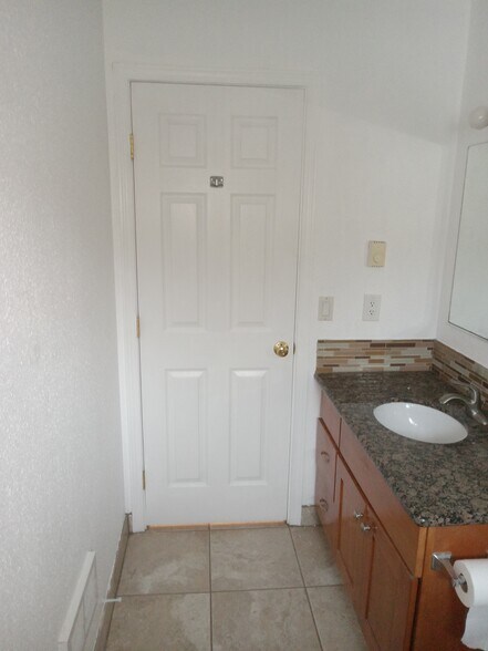 Building Photo - 1934 SE Tenino St