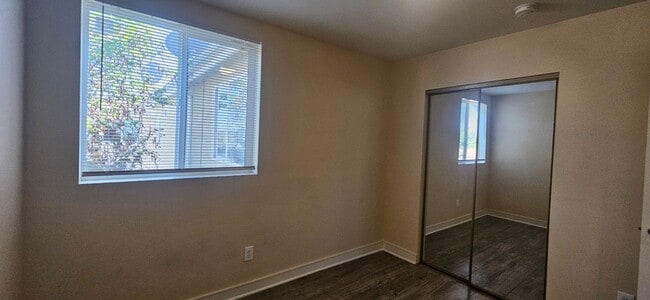 Building Photo - 85(1631)