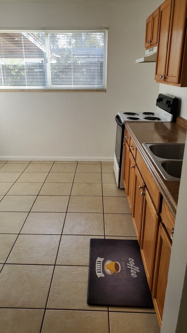 Kitchen - 6828 Jack Horner Ln