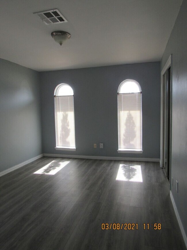 Building Photo - MOVE IN SPECIAL: $200 OFF OF THE FIRST MONTH'S RENT!