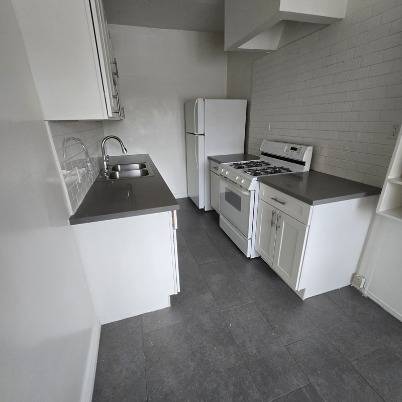 Building Photo - 833 N Formosa Ave